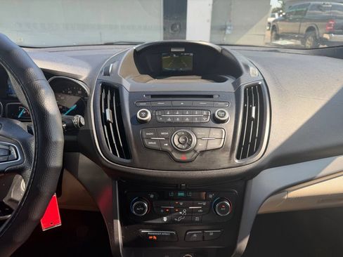 Used 2017 Ford Escape SE AWD/4WD image 4
