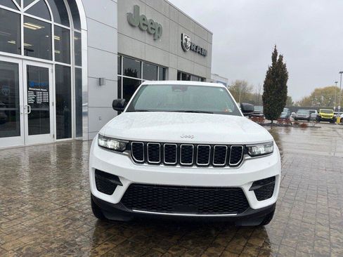 New 2025 Jeep Grand Cherokee Laredo X image 2
