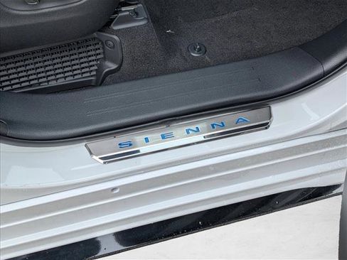 New 2026 Toyota Sienna Platinum image 6