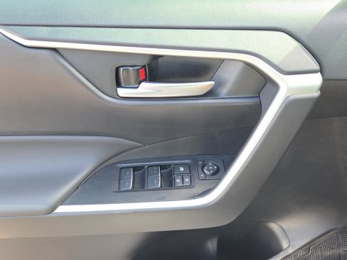Certified 2025 Toyota RAV4 XLE AWD/4WD image 17