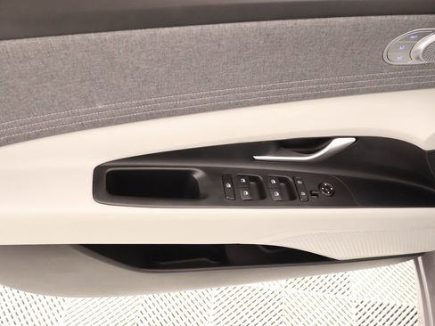 Certified 2024 Hyundai Elantra Limited image 17