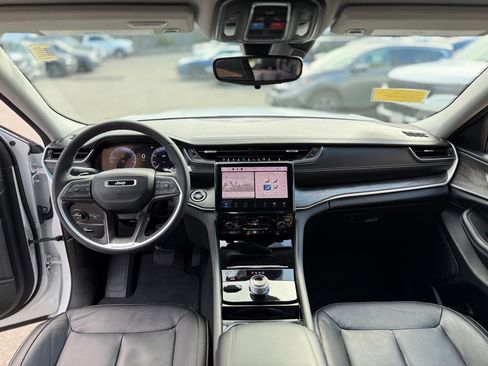 Used 2023 Jeep Grand Cherokee L Limited image 7