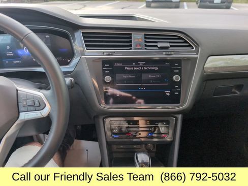 Used 2024 Volkswagen Tiguan SE AWD/4WD image 19