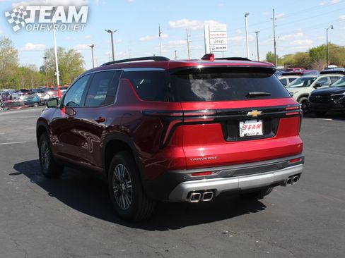 Used 2024 Chevrolet Traverse LT w/ Enhanced Driving Package FWD image 5