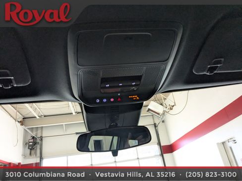 Used 2025 Chevrolet Traverse LT w/ Sun and Wheel Package image 26