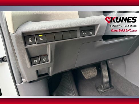 Used 2024 Toyota Sienna XLE image 13