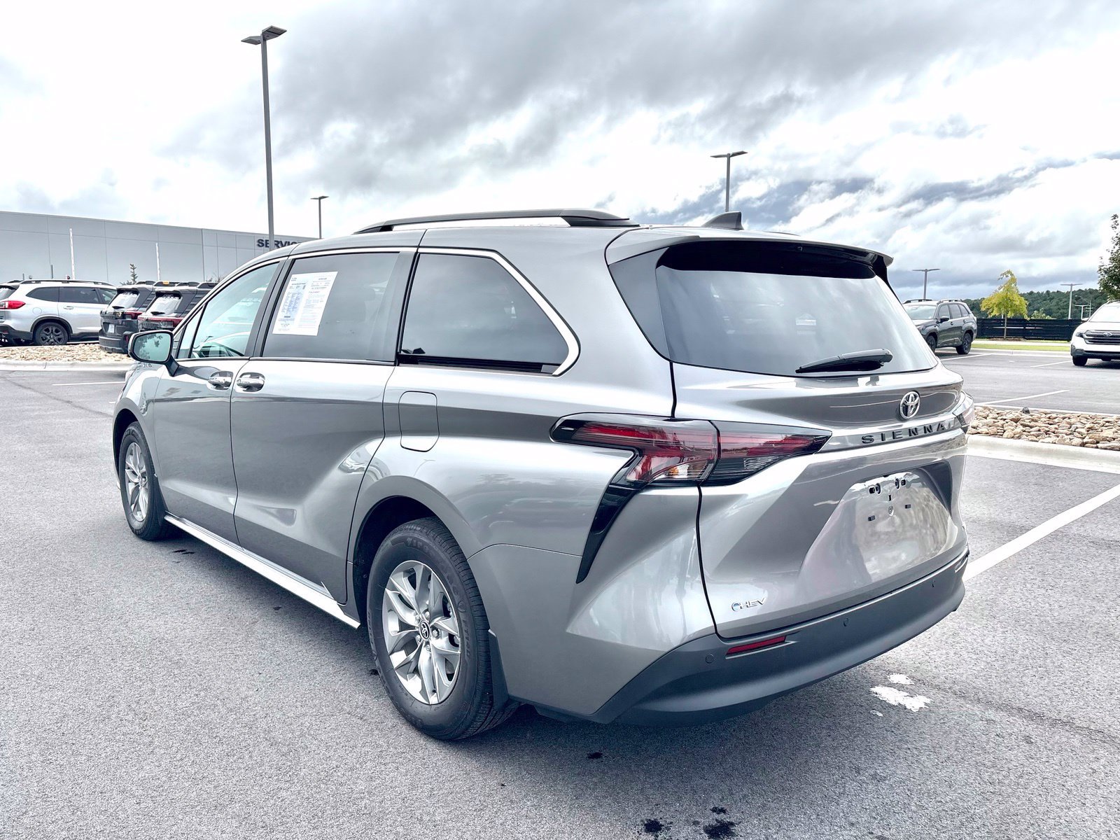 Used 2026 Toyota Sienna XLE FWD image 5