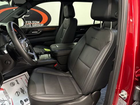 Used 2025 GMC Yukon Denali w/ Sun & Power Step Package RWD image 13