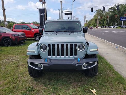 Used 2023 Jeep Wrangler Unlimited Sahara AWD/4WD image 5