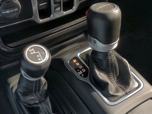 Used 2024 Jeep Gladiator Sport image 13