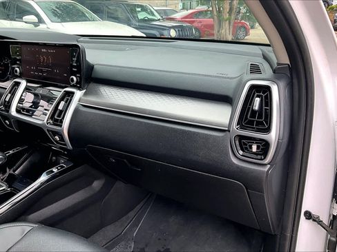 Used 2021 Kia Sorento SX image 19