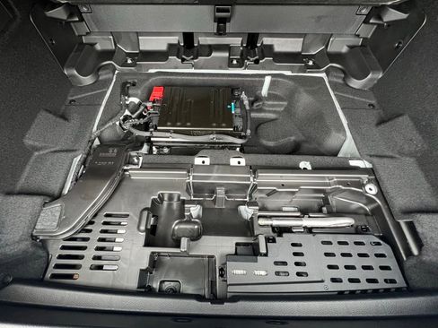 Certified 2025 Mercedes-Benz GLB 250 4MATIC image 10