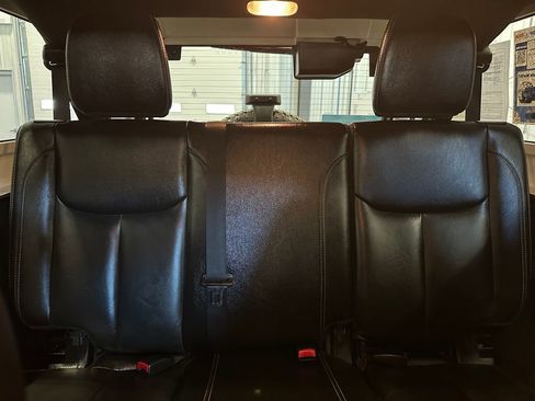 Used 2016 Jeep Wrangler Unlimited Sahara w/ Connectivity Group AWD/4WD image 29