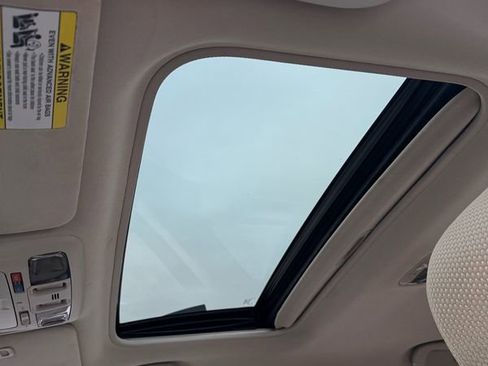 Used 2017 Subaru Outback 2.5i Premium image 16