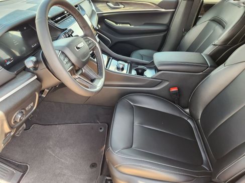 New 2026 Jeep Grand Cherokee Limited RWD image 12