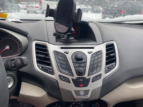 Used 2013 Ford Fiesta SE image 6