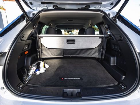 Used 2023 Mitsubishi Outlander SE image 30