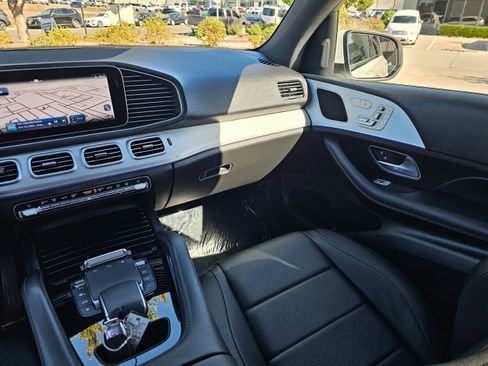 Used 2024 Mercedes-Benz GLE 450e 4MATIC image 29