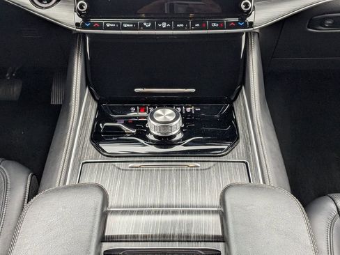 Used 2024 Jeep Wagoneer Series II w/ Flexible Seating Group image 19