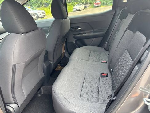 Used 2025 Nissan Kicks SV AWD/4WD image 16