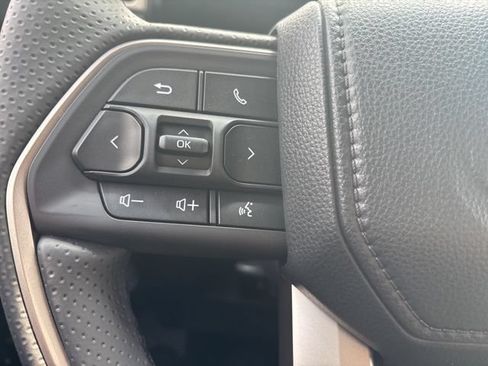 Used 2025 Toyota 4Runner SR5 AWD/4WD image 17
