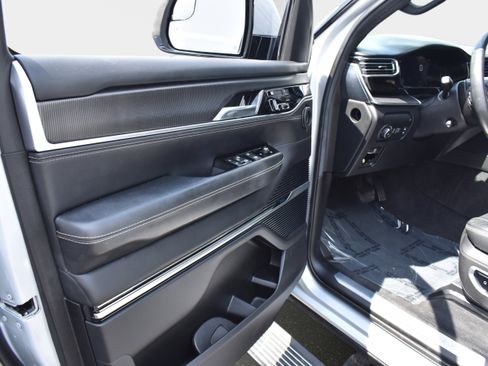 Used 2022 Jeep Grand Wagoneer Series II AWD/4WD image 26
