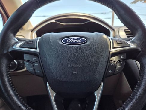 Used 2017 Ford Fusion SE w/ Fusion SE Technology Package image 19