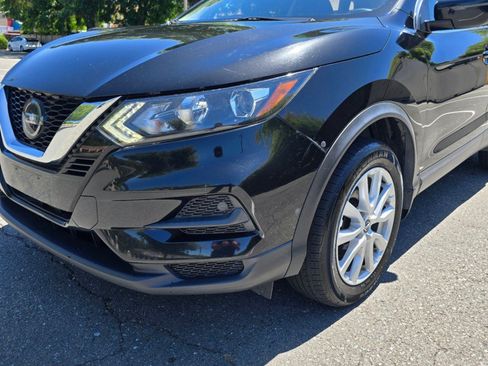 Used 2020 Nissan Rogue Sport SV FWD image 2