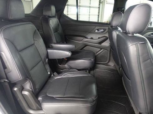 Used 2023 Chevrolet Traverse LT FWD image 25