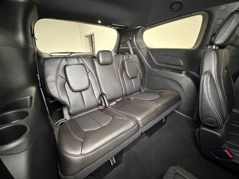 New 2026 Chrysler Pacifica Select AWD/4WD image 9