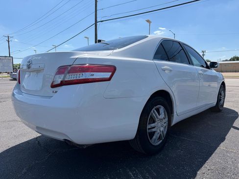 Used 2011 Toyota Camry LE FWD image 5