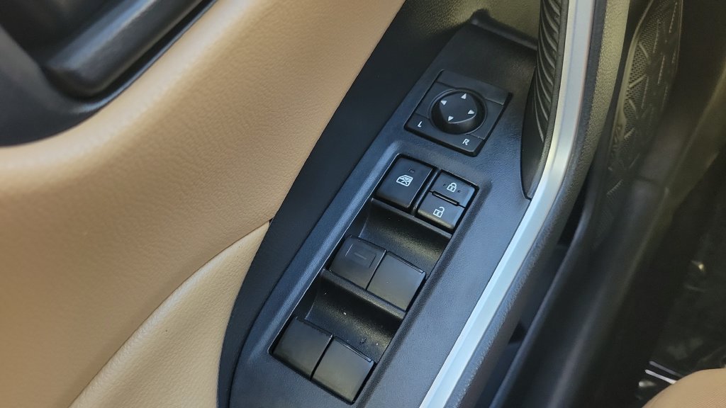 Certified 2023 Toyota RAV4 LE AWD/4WD image 17