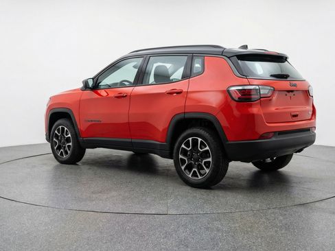 Used 2025 Jeep Compass Trailhawk image 6