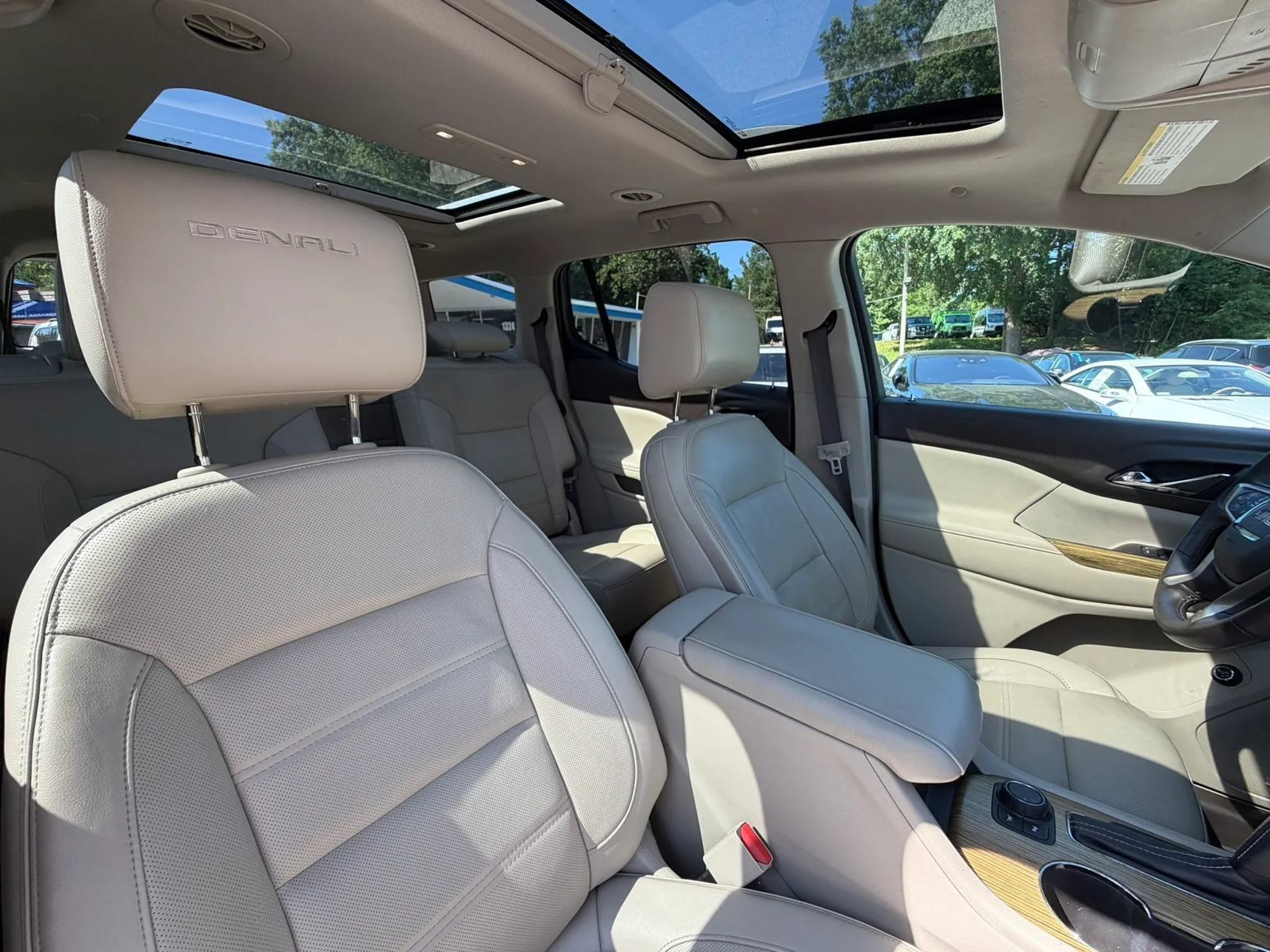 Used 2017 GMC Acadia Denali w/ Technology Package AWD/4WD image 31