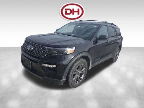 Used 2022 Ford Explorer XLT w/ Equipment Group 202A AWD/4WD image 4
