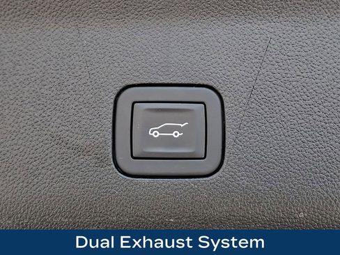 Used 2025 Chevrolet Tahoe Z71 AWD/4WD image 32