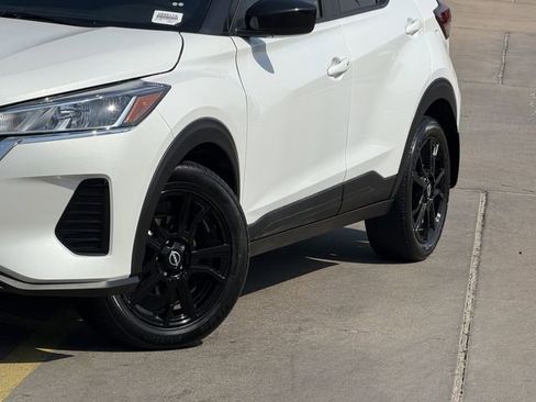 Used 2024 Nissan Kicks SV FWD image 3