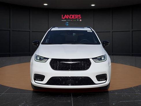 New 2026 Chrysler Pacifica Limited w/ S Appearance Package image 4