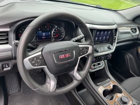 Used 2023 GMC Acadia SLE w/ Driver Convenience Package FWD image 27
