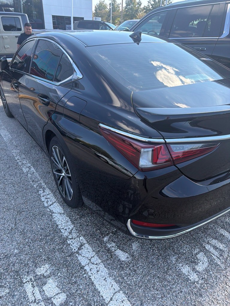 Used 2023 Lexus ES 300h w/ Premium Package FWD image 3