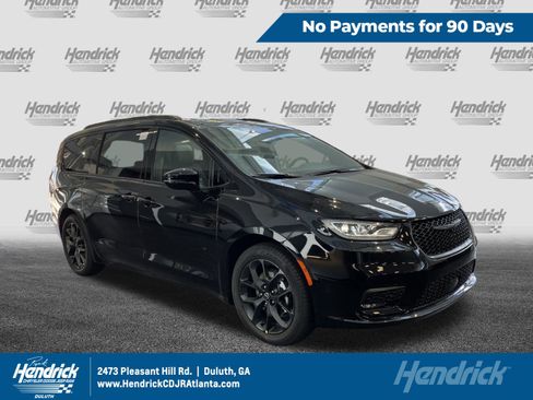 New 2026 Chrysler Pacifica Limited w/ Uconnect Theater Family Group FWD image 1