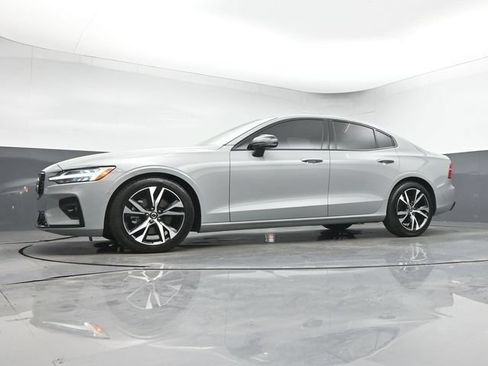 Used 2025 Volvo S60 B5 Plus FWD image 37