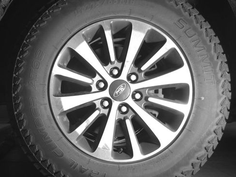 Used 2015 Ford Expedition EL XLT w/ Equipment Group 202A AWD/4WD image 27