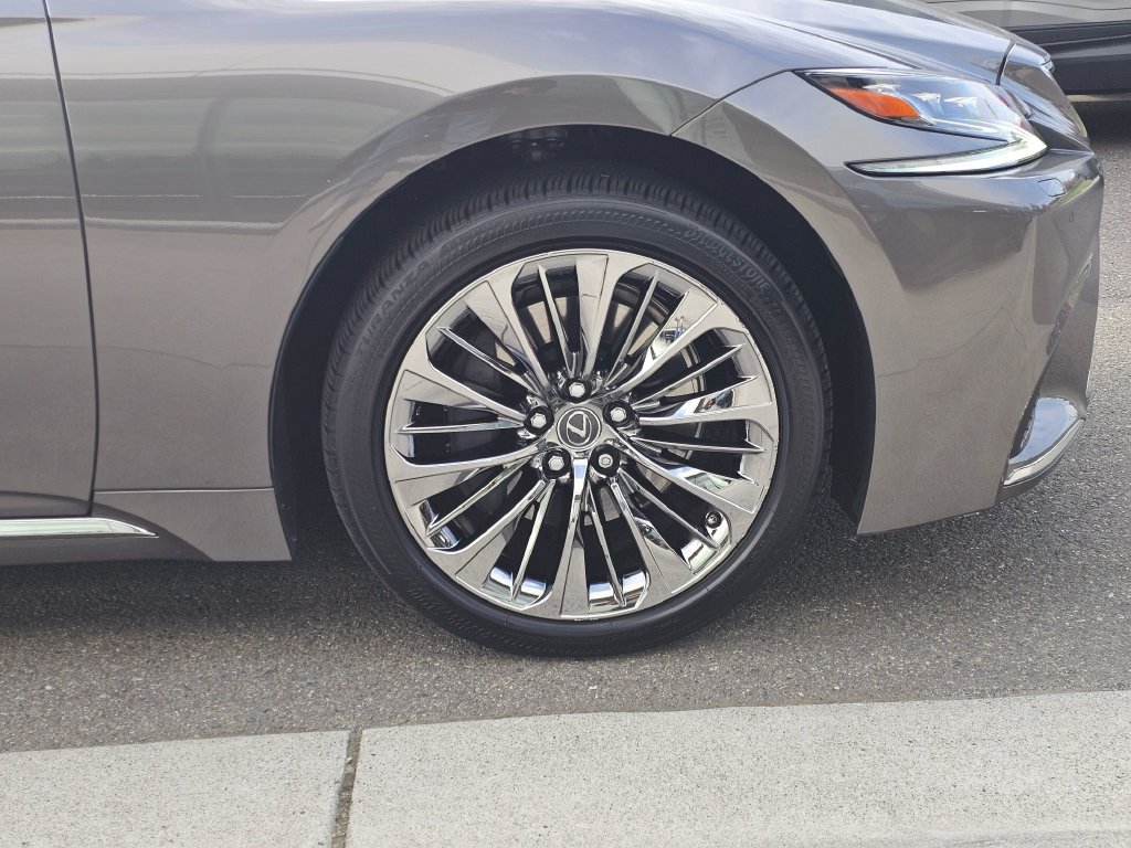 Used 2018 Lexus LS 500h AWD w/ Luxury Package image 9