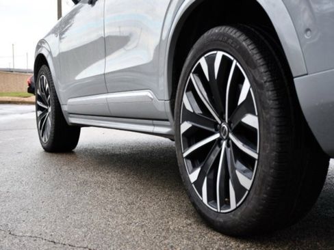 Certified 2025 Volvo XC90 B6 Plus image 9