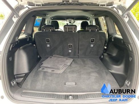 Used 2025 Jeep Grand Cherokee Altitude AWD/4WD image 12