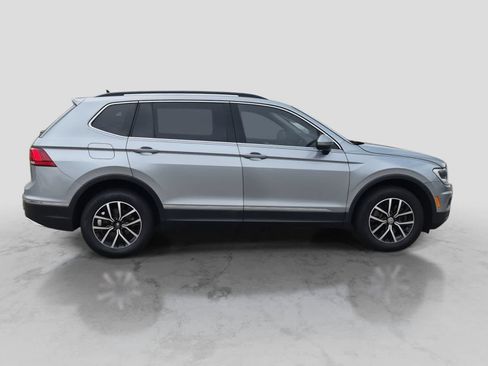 Used 2021 Volkswagen Tiguan SE AWD/4WD image 9