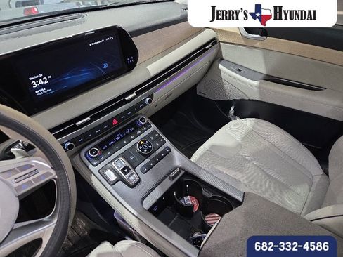 Used 2024 Hyundai Palisade Limited AWD/4WD image 12