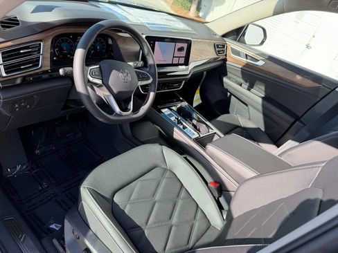 New 2026 Volkswagen Atlas SE FWD image 2