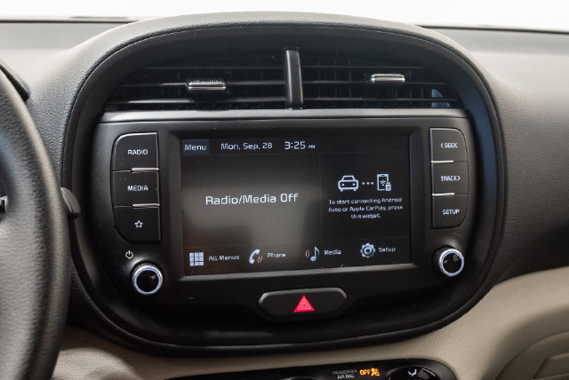 Used 2025 Kia Soul LX w/ LX Technology Package FWD image 16